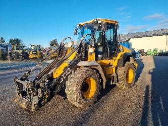 JCB 413S