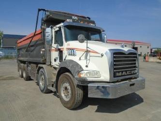 Mack GU813