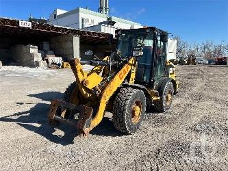 CAT 906M
