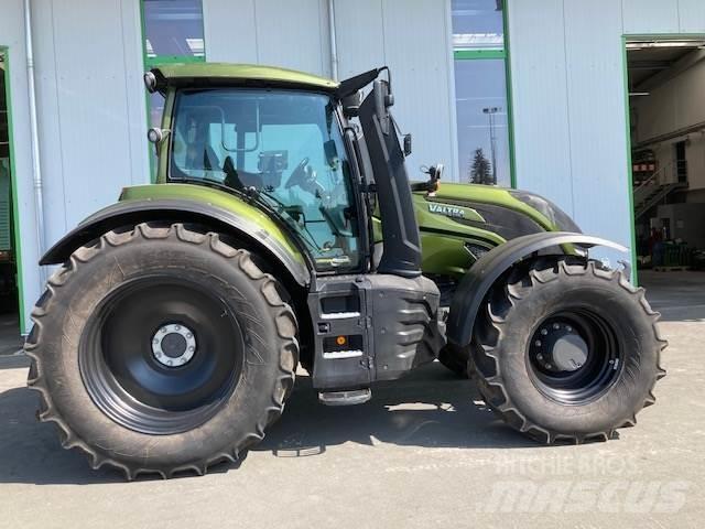 Valtra T 235 Versu Traktoren