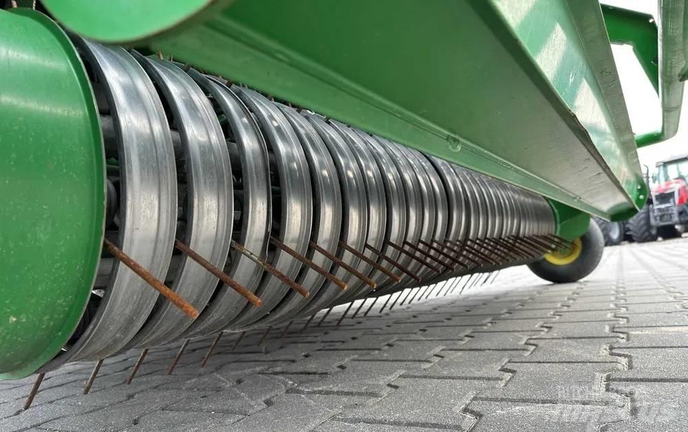John Deere C 440 R Rundballenpressen