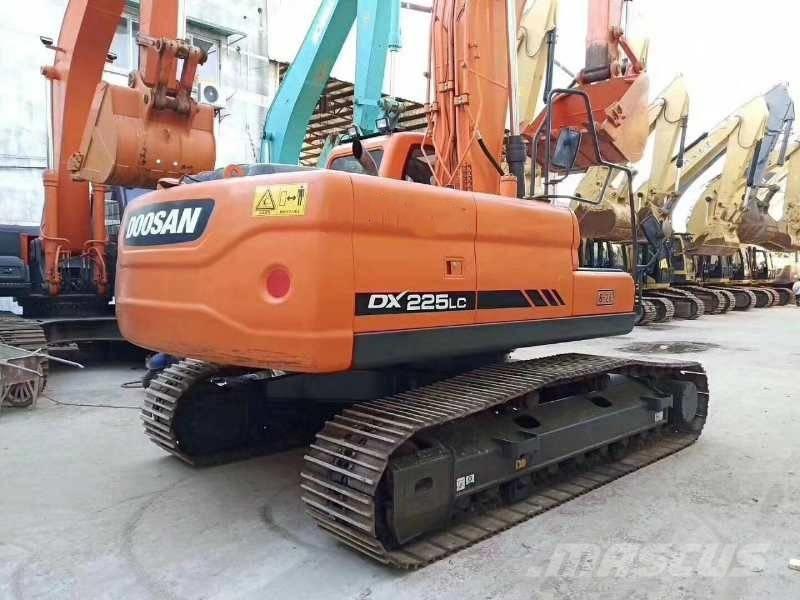 Doosan DX 225 Raupenbagger