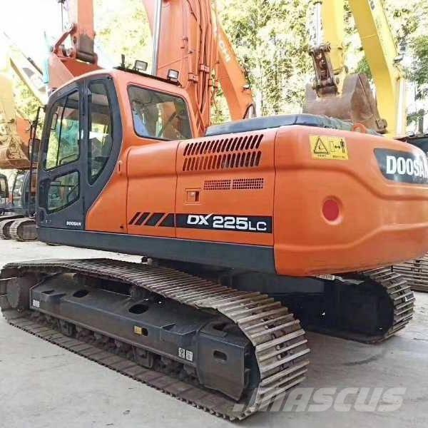 Doosan DX 225 Raupenbagger