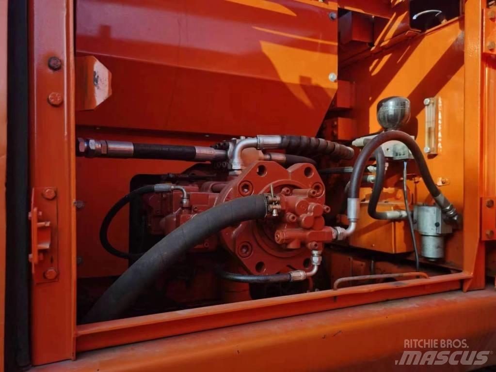 Doosan DH 220 Raupenbagger