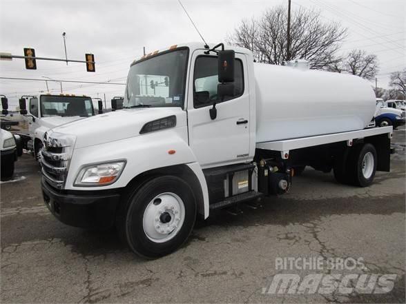 Hino 338 Saug- und Druckwagen