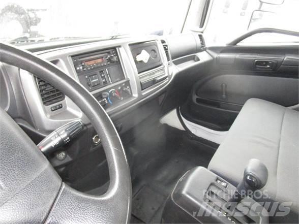 Hino 338 Saug- und Druckwagen