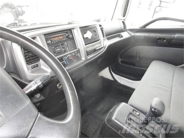 Hino 338 Saug- und Druckwagen