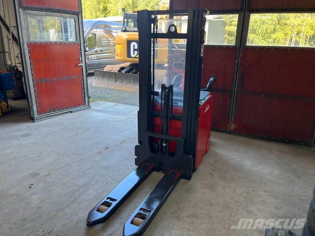 Linde D 14 AP Zelfrijdende stapelaars
