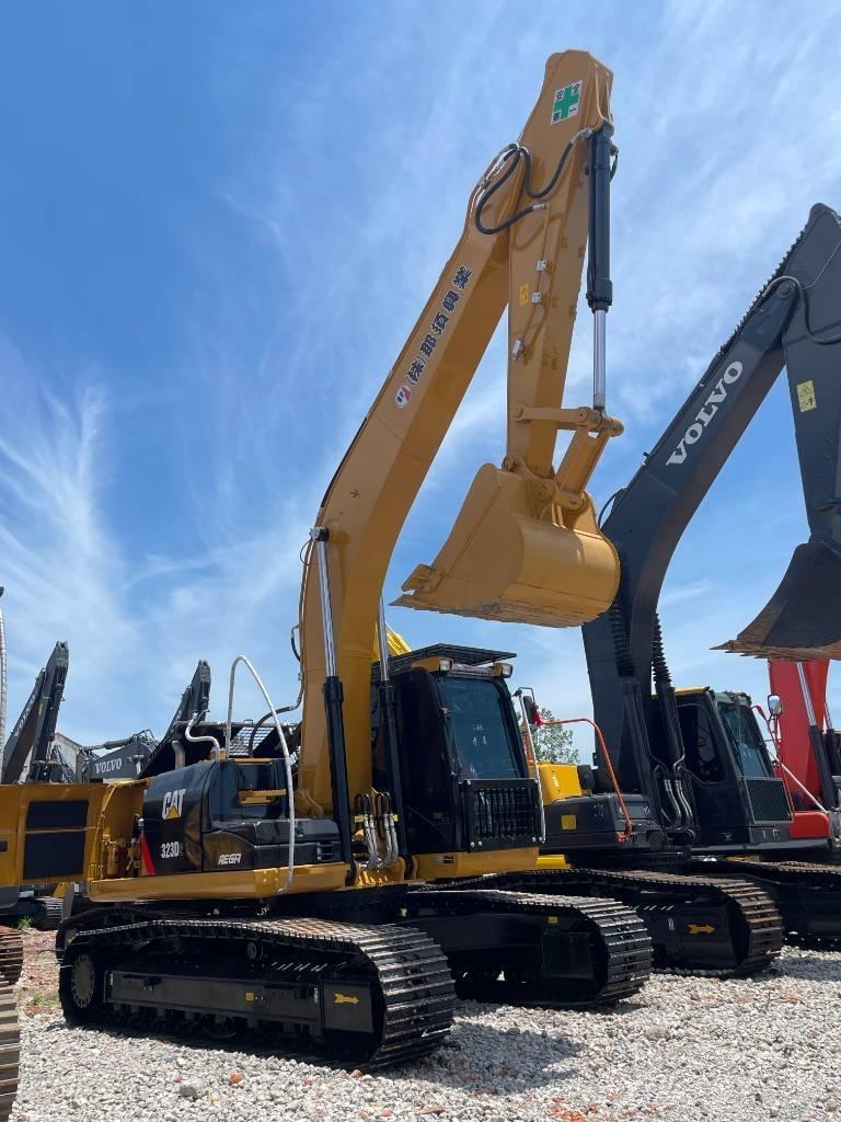 CAT 323 Raupenbagger