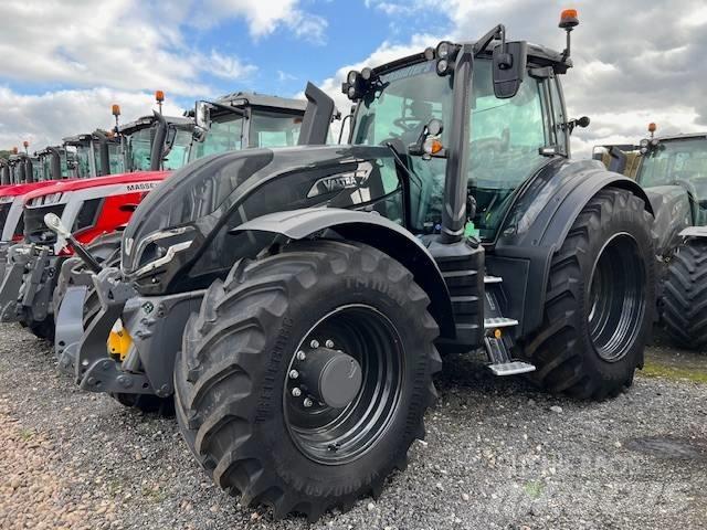 Valtra T215A Traktoren
