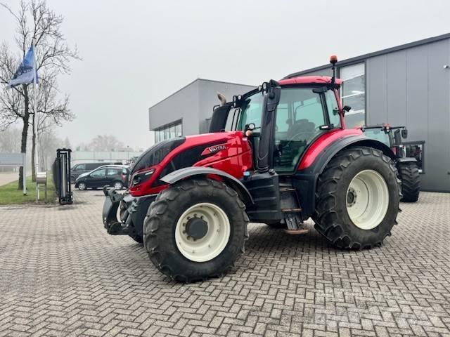 Valtra T144 Hitech Traktoren