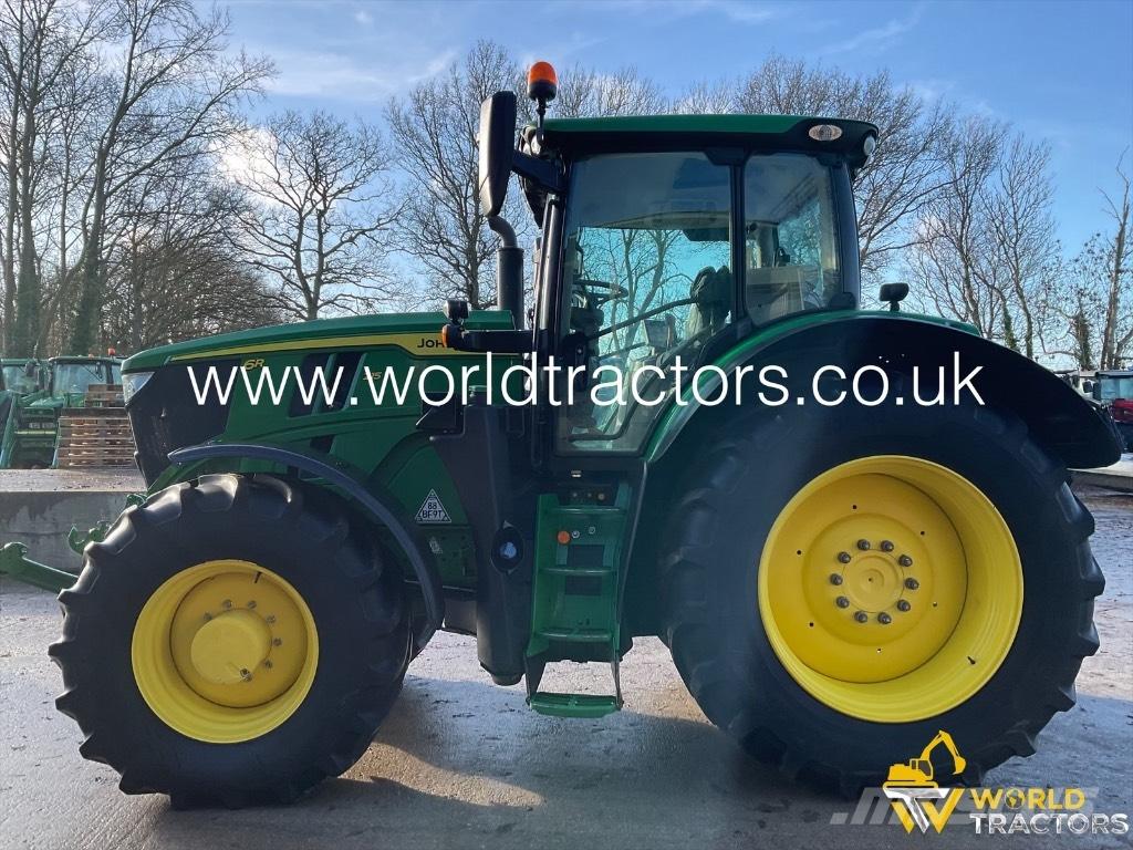John Deere 6R215 Traktoren