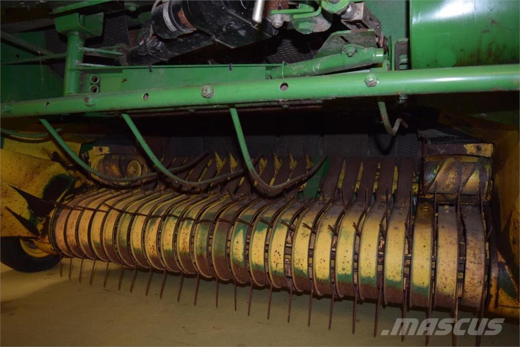 John Deere 580 Rundballenpressen