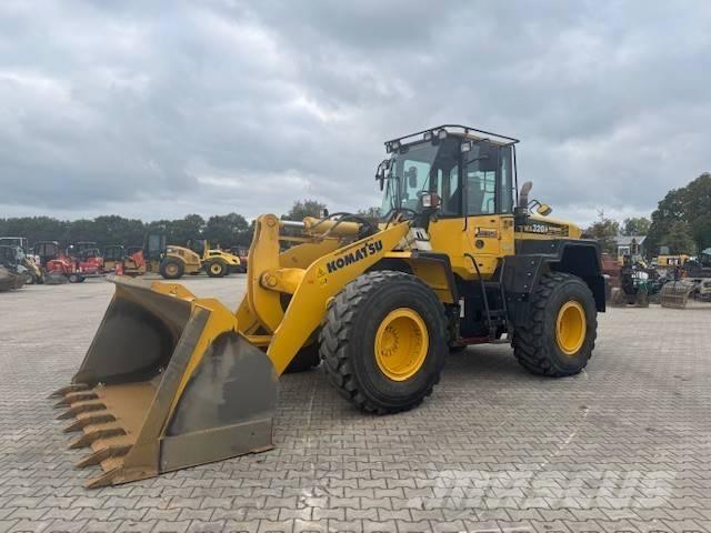 Komatsu WA 320 Radlader
