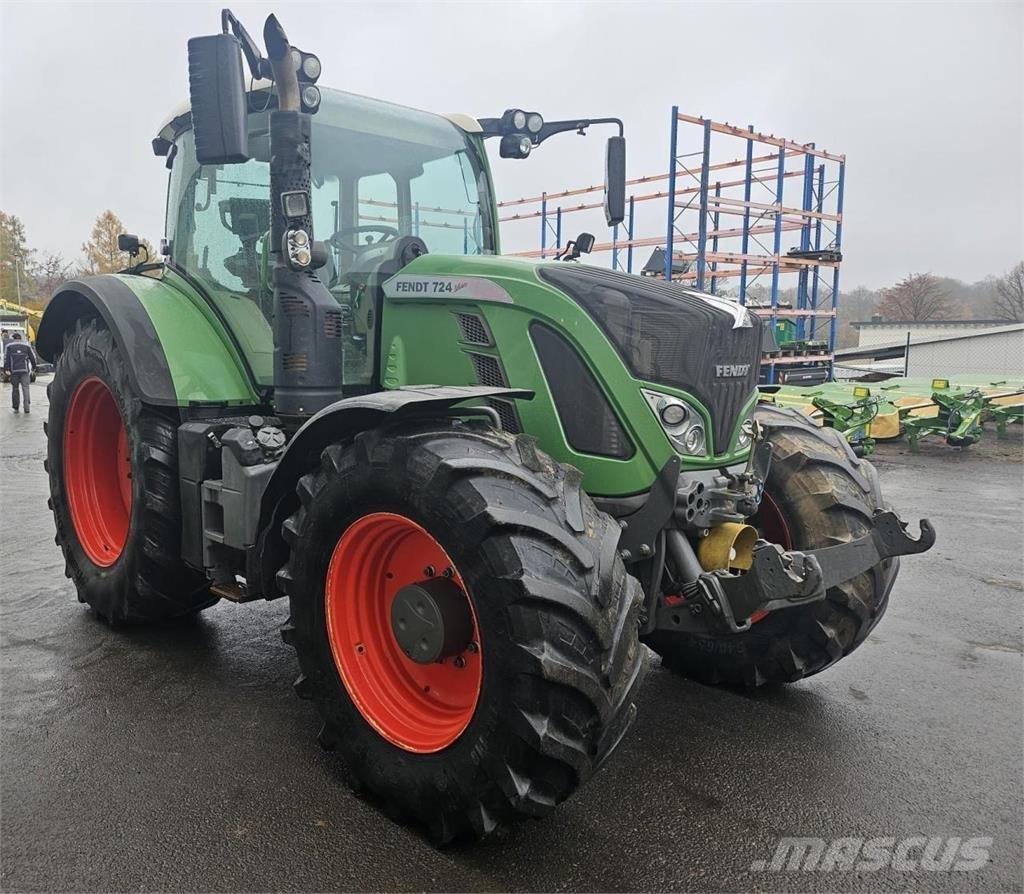 Fendt 724 Vario Traktoren