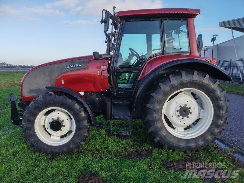 Valtra M 130 Traktoren