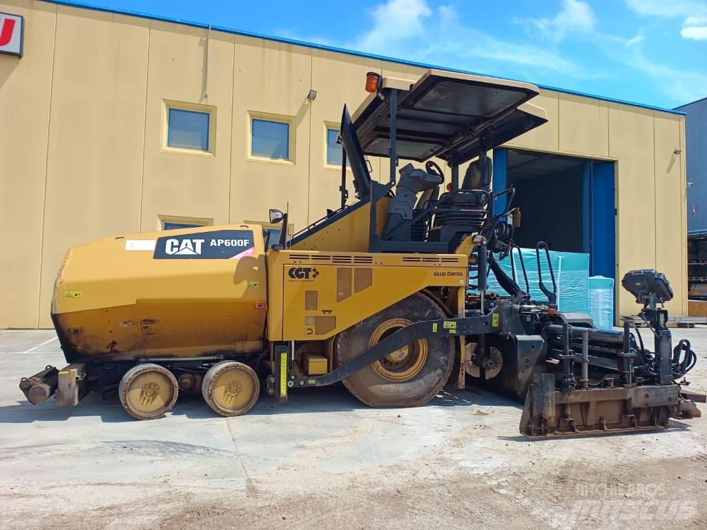 CAT AP 600F Strassenfertiger