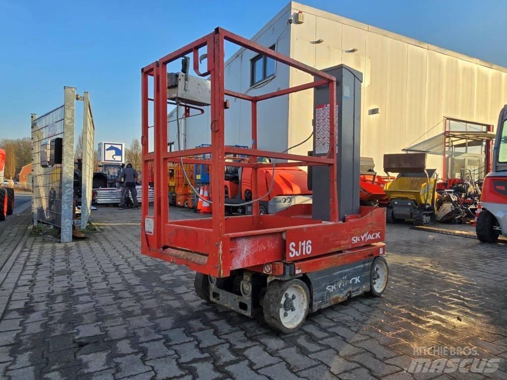 SkyJack SJ 16 Personenaufzüge