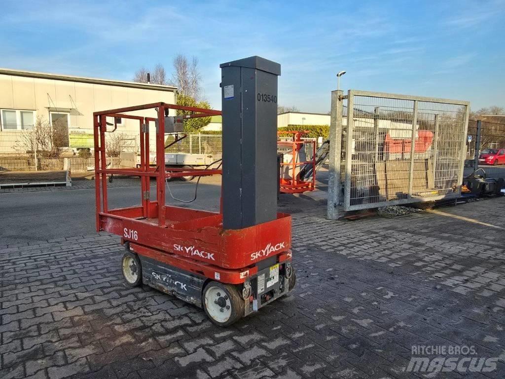 SkyJack SJ 16 Personenaufzüge
