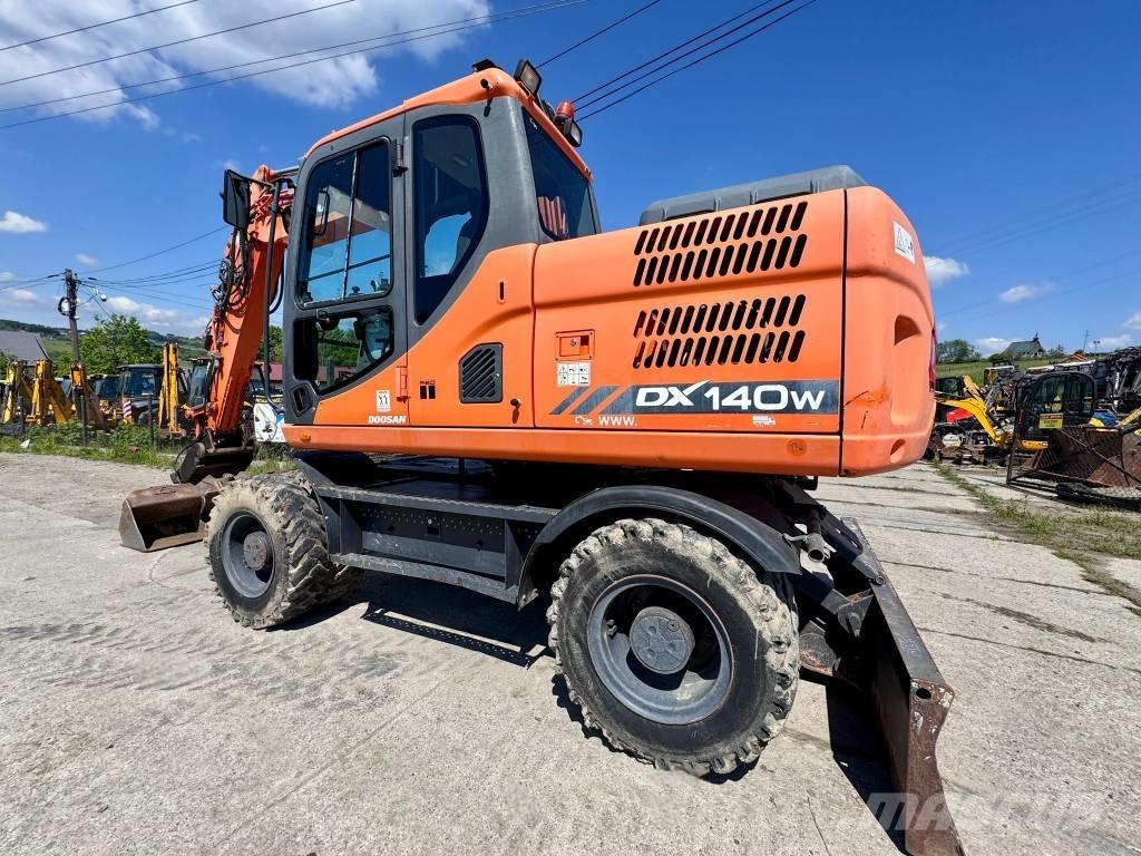 Doosan DX 140 W-3 Mobilbagger