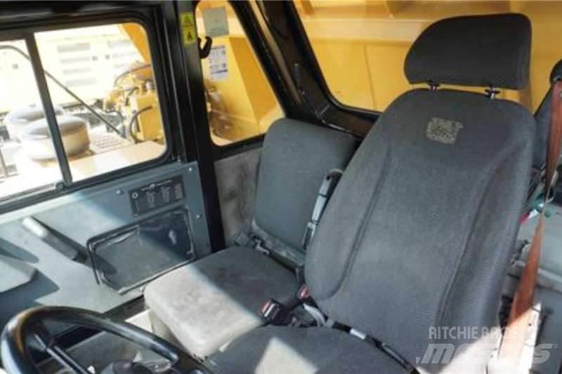 CAT 773E Dumper - Knickgelenk