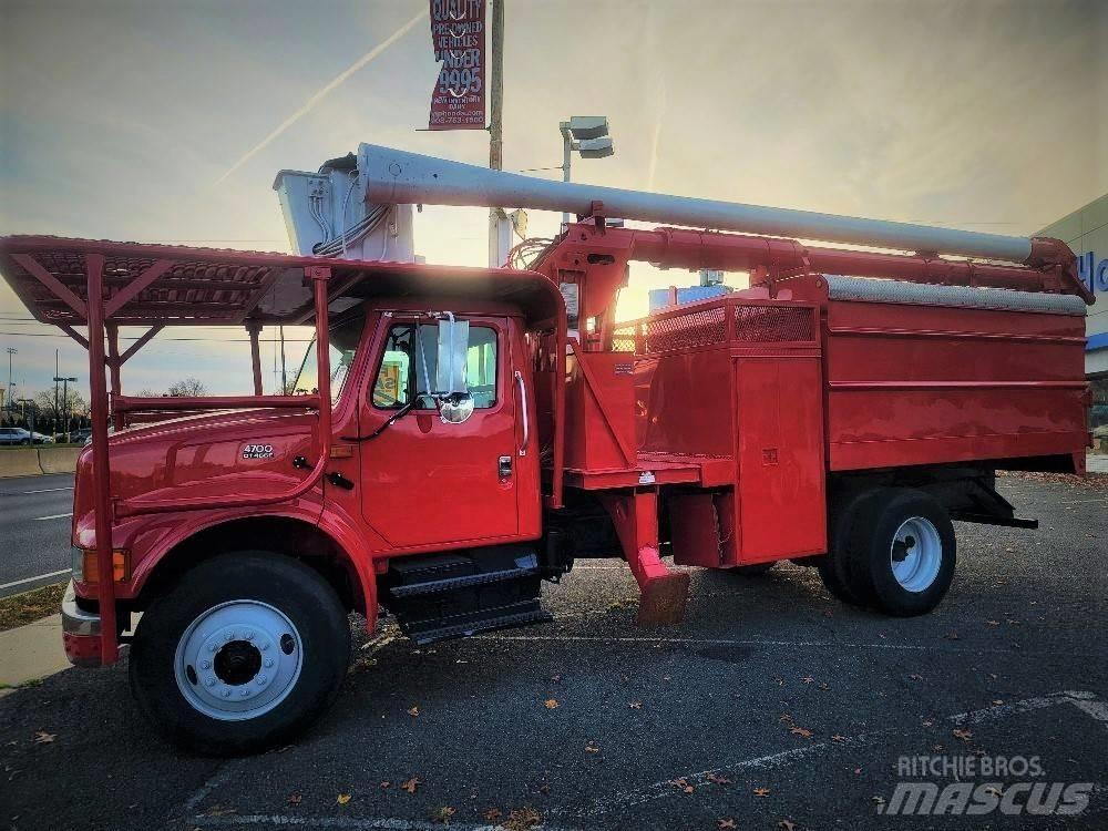 International 4700 LKW-Arbeitsbühnen
