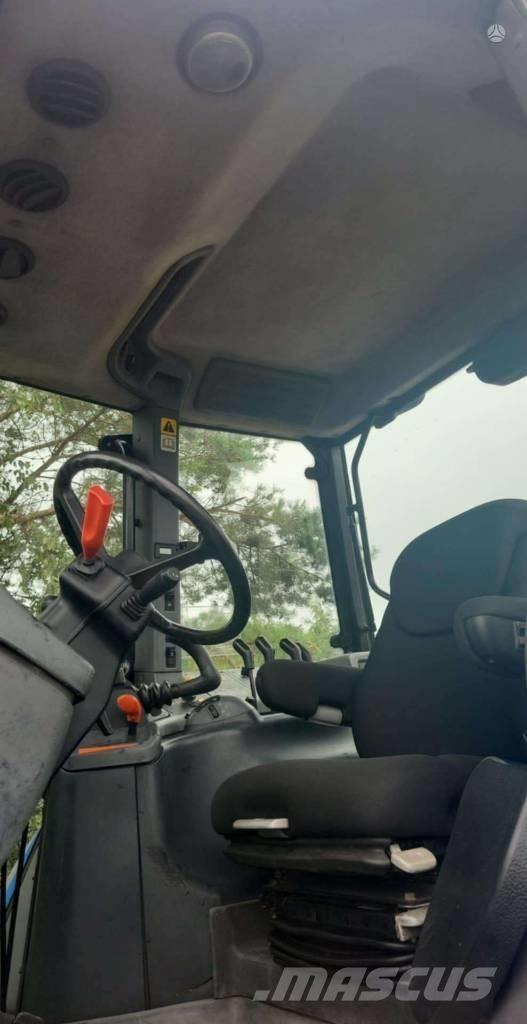 New Holland TM 150 Traktoren