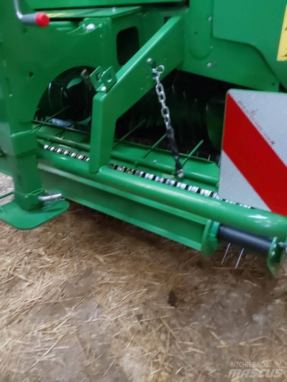 John Deere V 451 M Rundballenpressen
