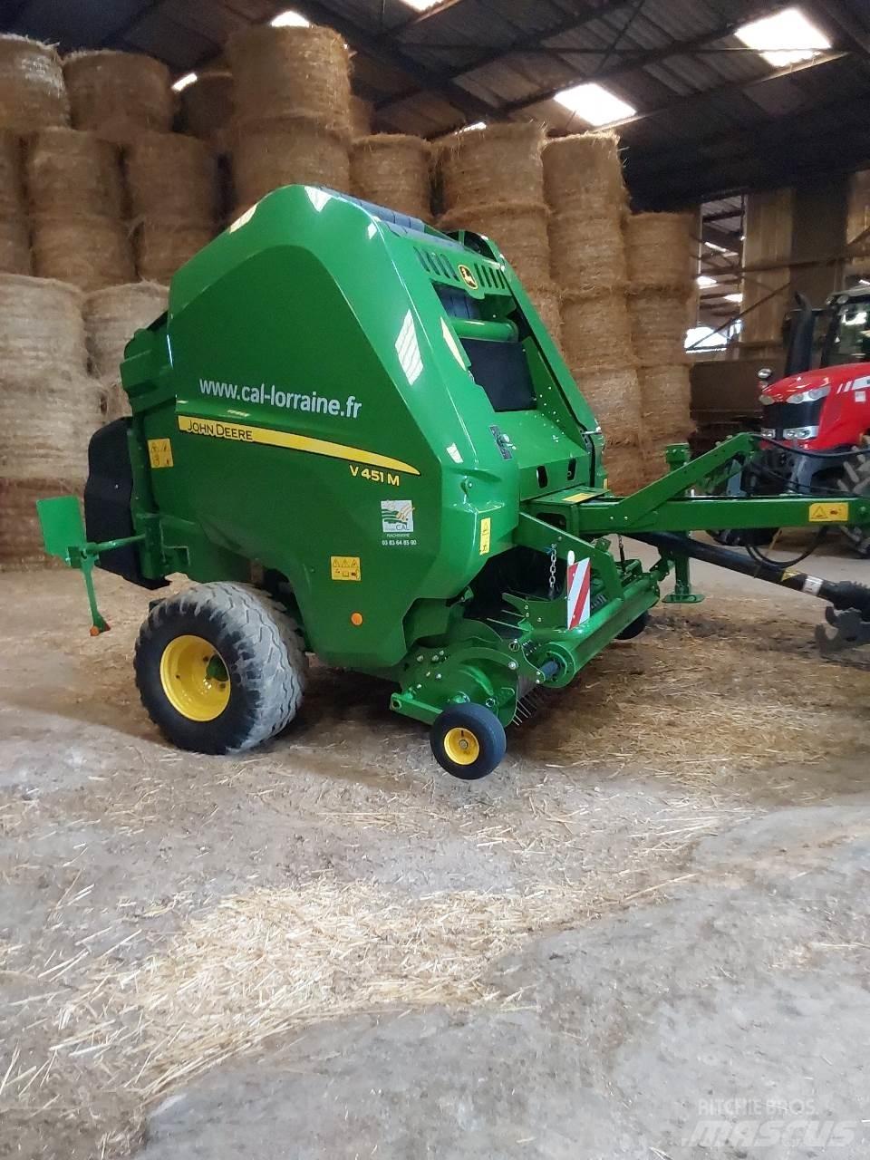 John Deere V 451 M Rundballenpressen