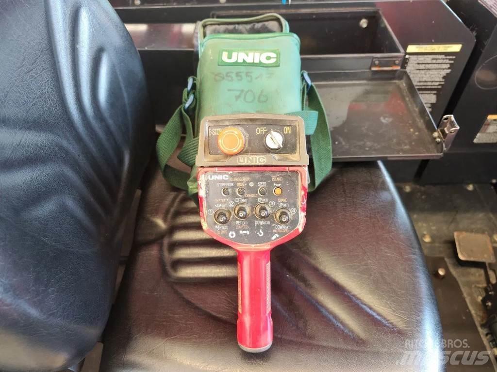 Unic URW 706 CDE Raupenkrane