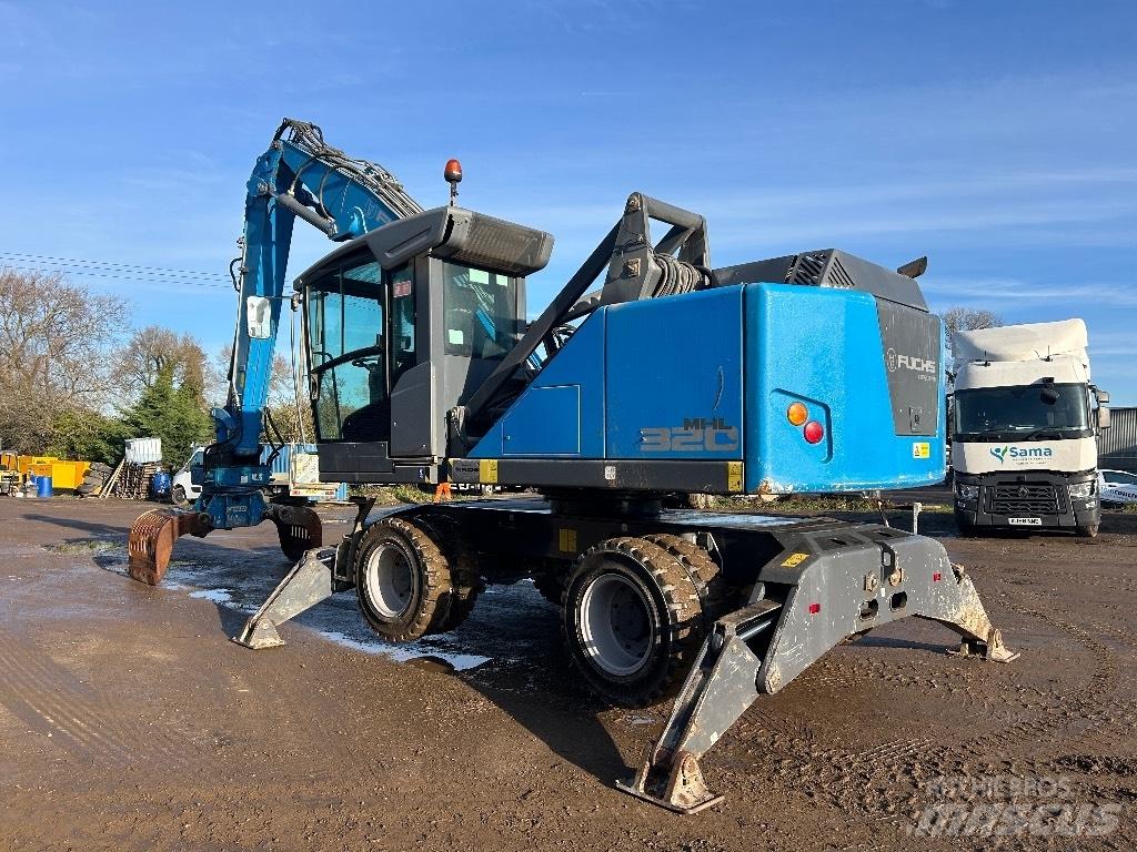 Fuchs MHL 320 T4F Materialumschlag