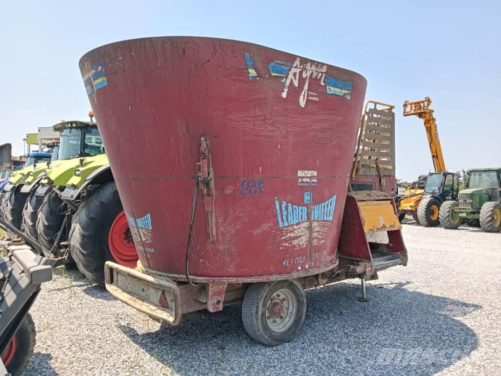 AGM W14 MC Futtermischwagen