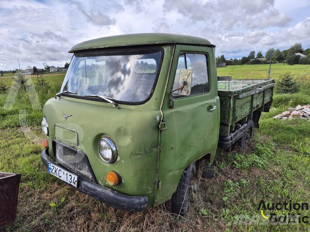  UAZ 452 Pickup/Pritschenwagen