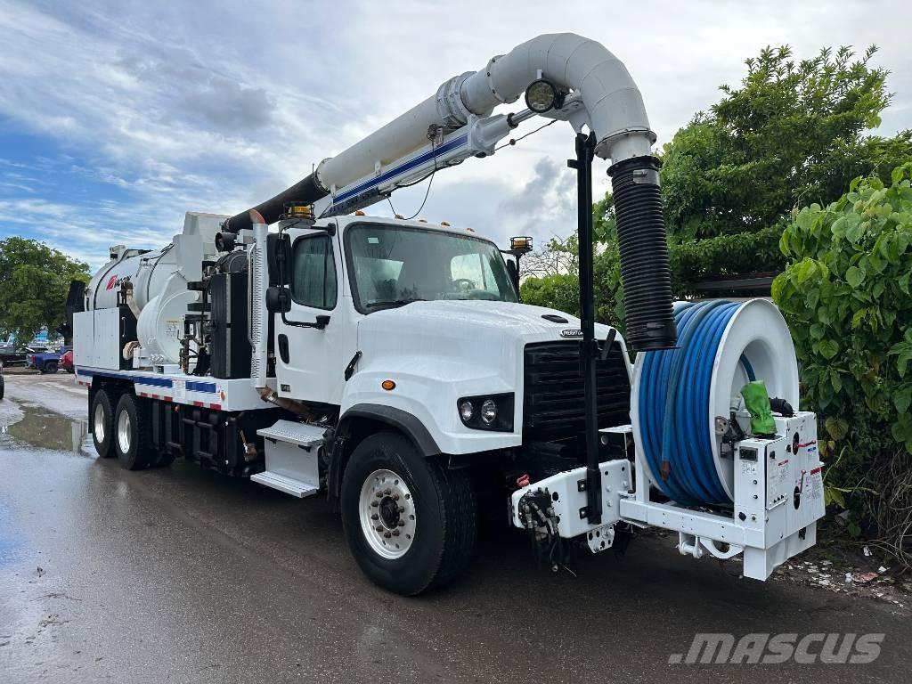 Freightliner 114 SD Saug- und Druckwagen