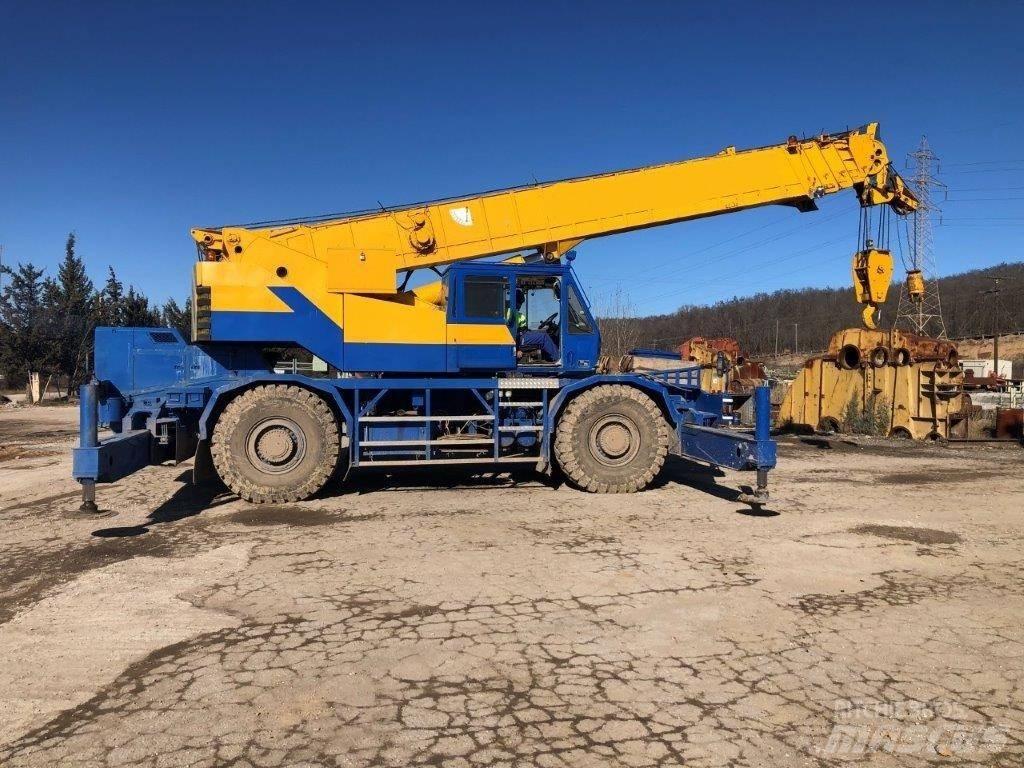 Kobelco RK 450 Ruwterrein kranen