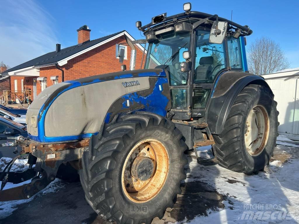Valtra T 160 Traktoren