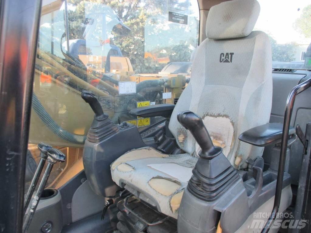 CAT 323 D L Raupenbagger