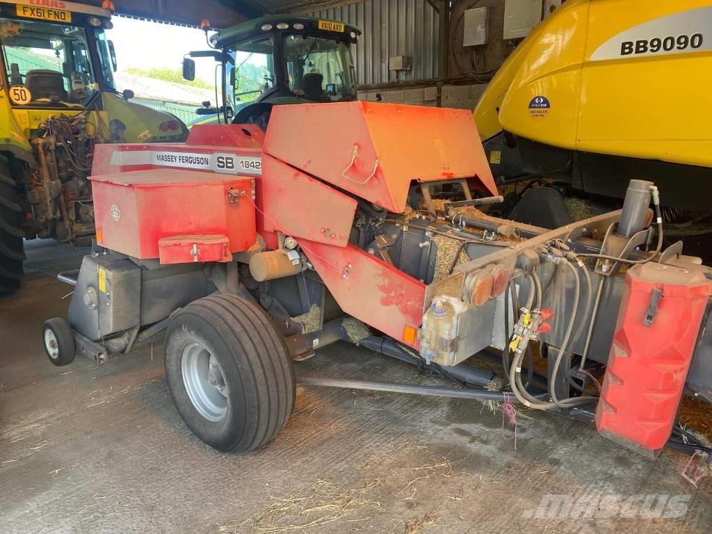 Massey Ferguson 1842 Quaderpressen