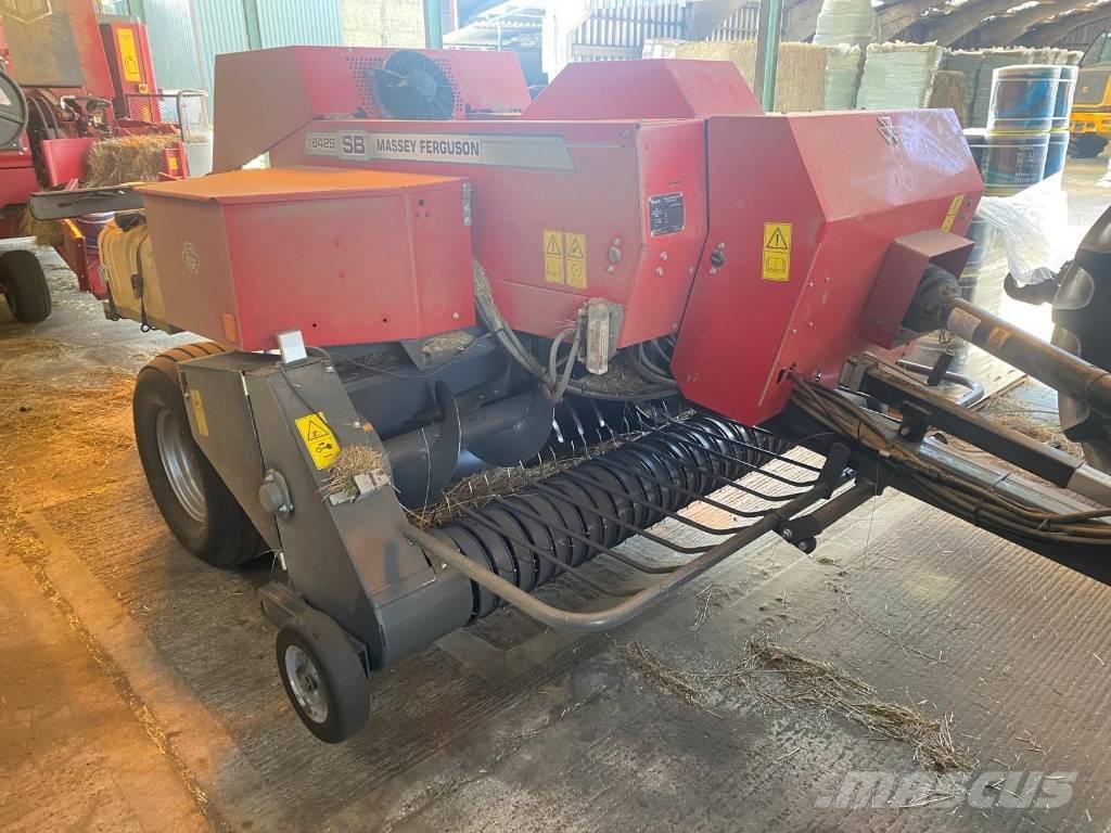 Massey Ferguson 1842 Quaderpressen