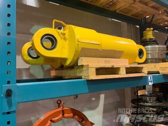 Komatsu 830 E Dumper - Knickgelenk