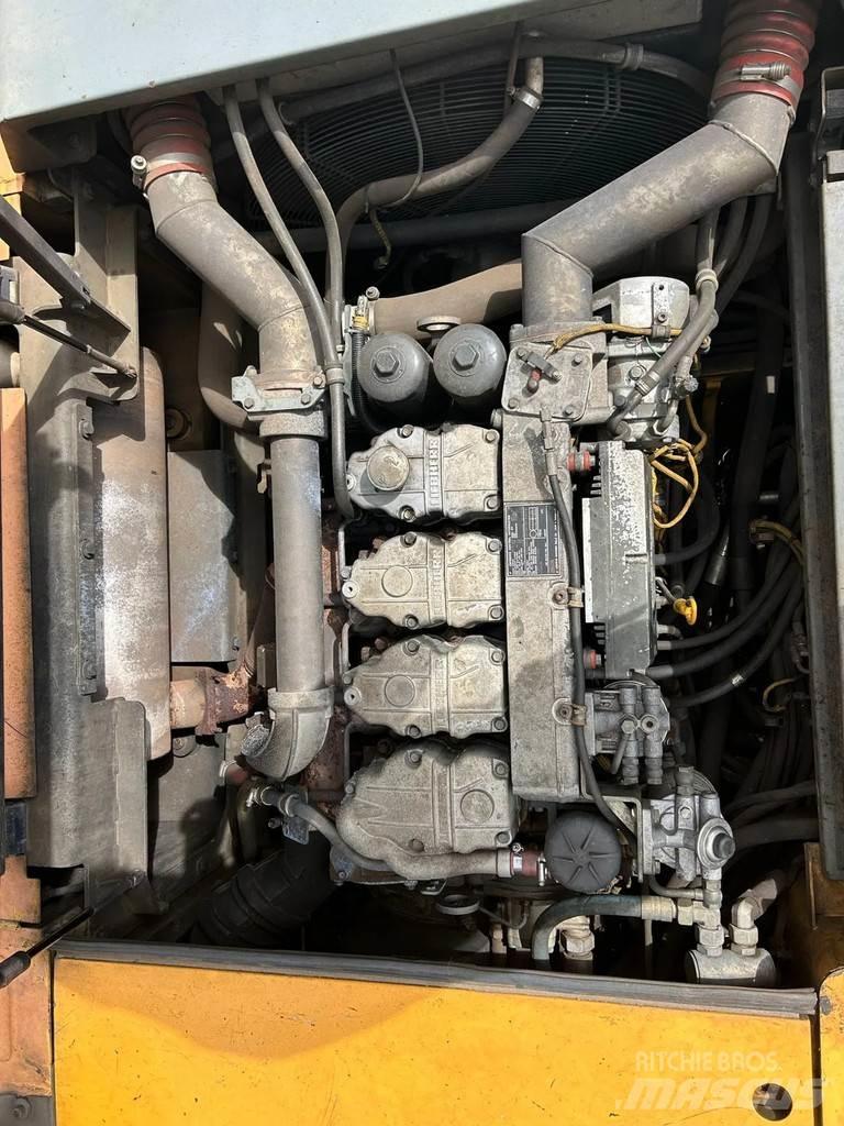 Liebherr A934C Materialumschlag