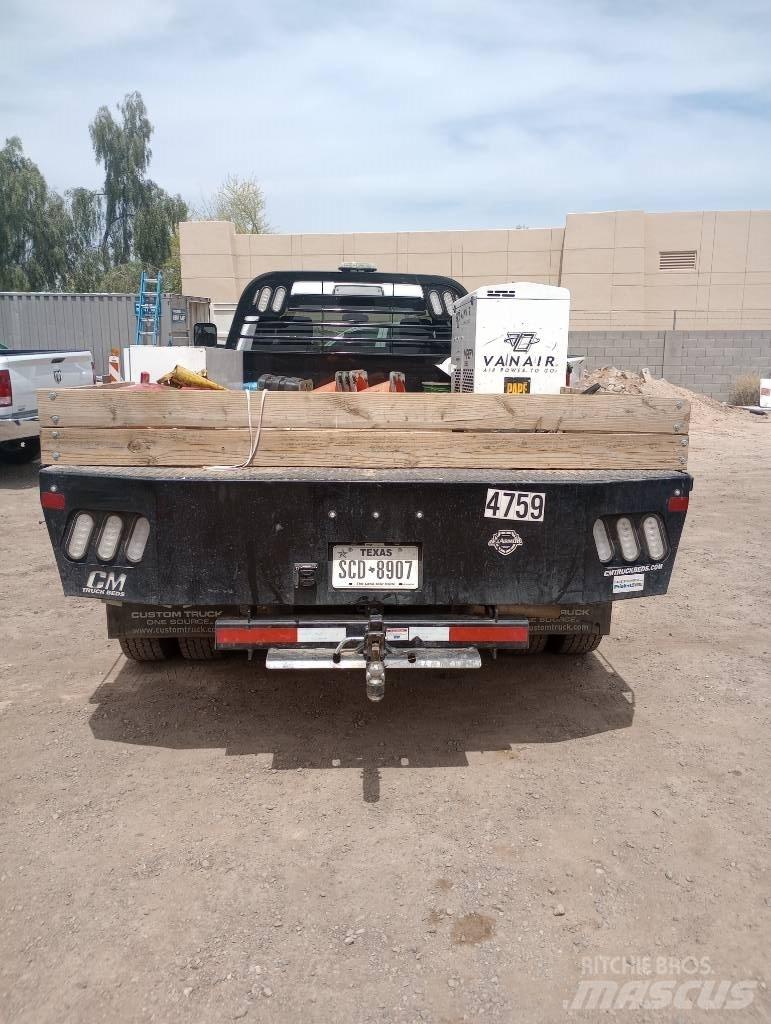 RAM 5500 Pritschenwagen/Pritschenwagen mit Seitenklappe
