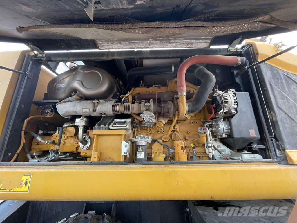 CAT MH3024 Materialumschlag