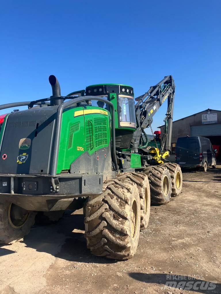 John Deere 1270 G Harvester