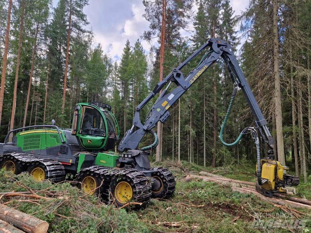 John Deere 1170 G Harvester