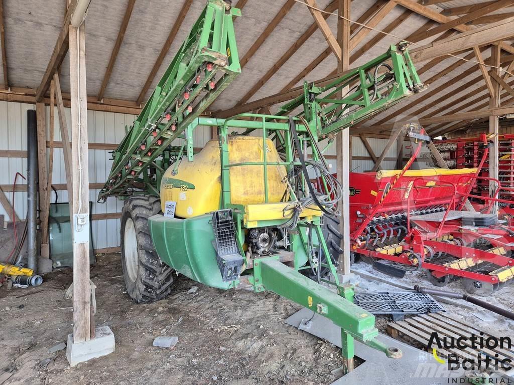 John Deere 732 Anhängespritzen