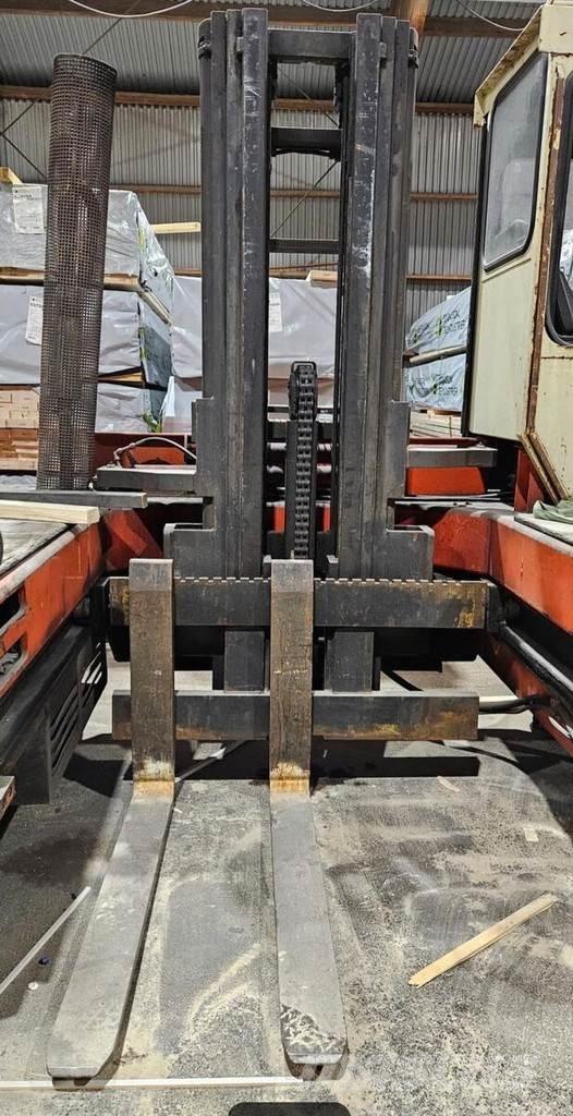 Kalmar DFQ 40 Seitenstapler