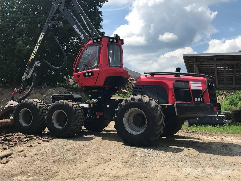 Komatsu 951 Harvester