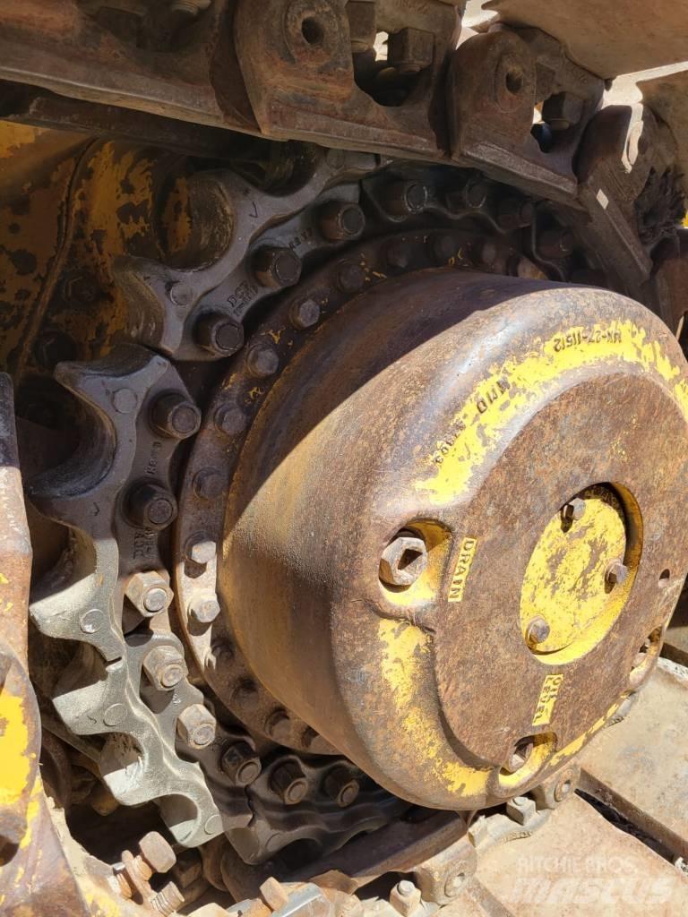 Komatsu D65EX-15 Bulldozer