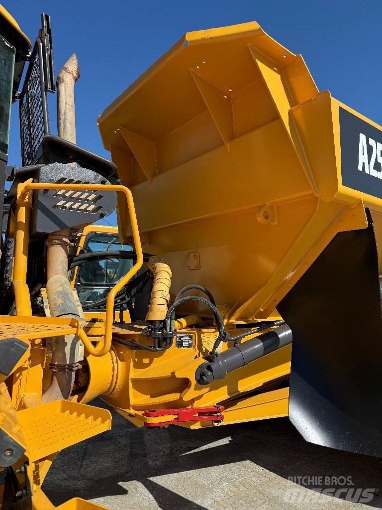 Volvo A25D Dumper - Knickgelenk